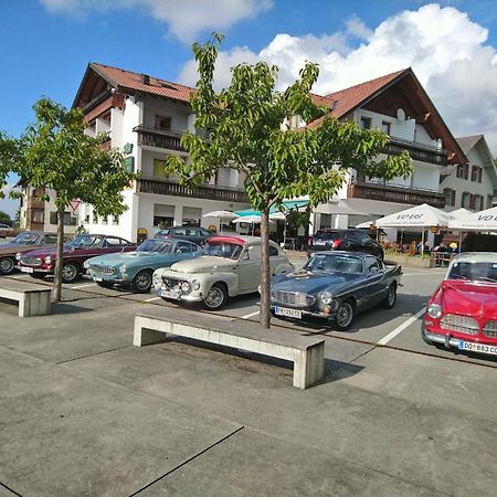 Gasthaus Krone Ubersaxen ภายนอก รูปภาพ