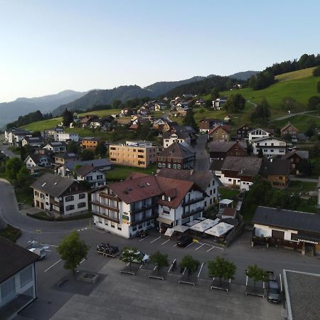 Gasthaus Krone Ubersaxen ภายนอก รูปภาพ