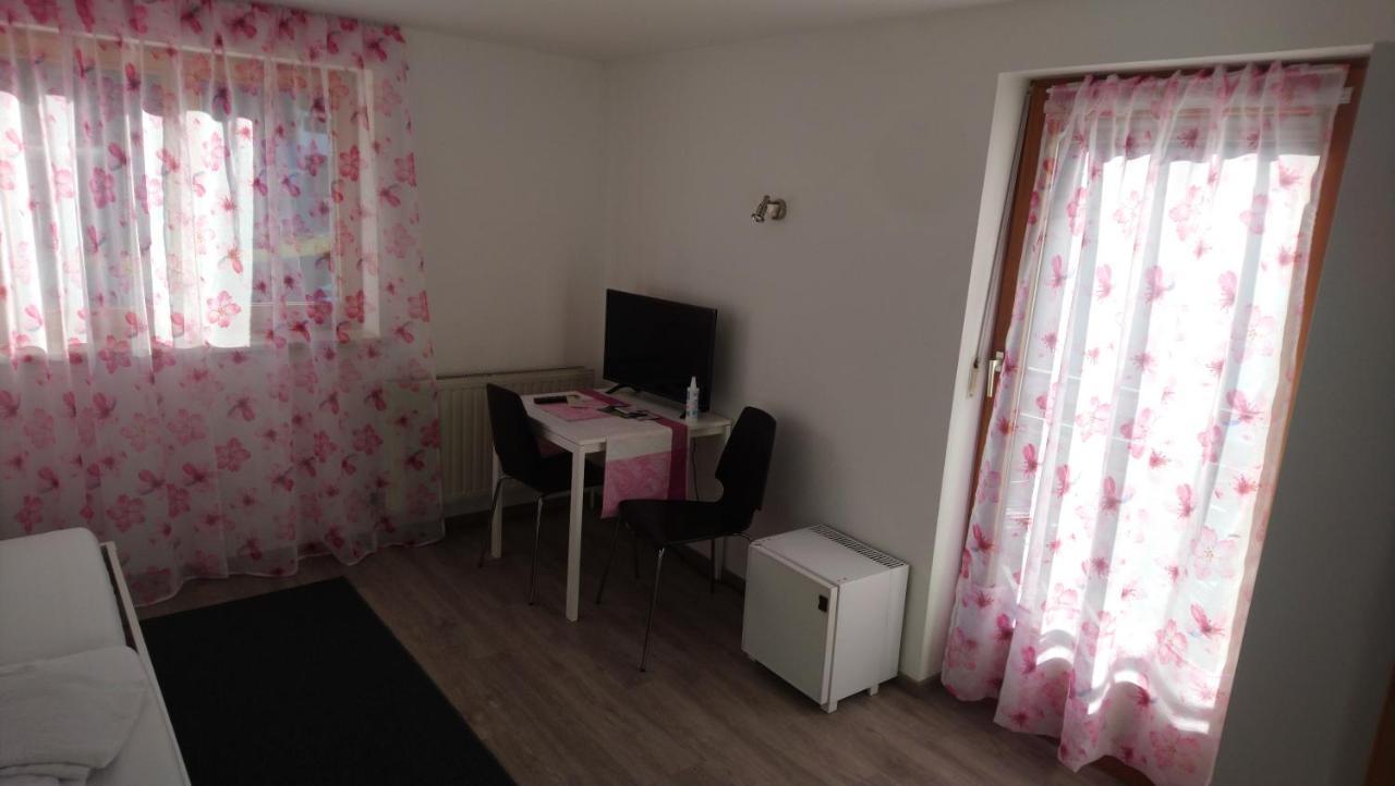 Gasthaus Krone Ubersaxen ภายนอก รูปภาพ