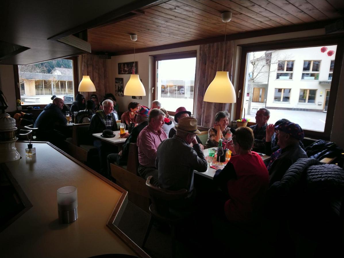 Gasthaus Krone Ubersaxen ภายนอก รูปภาพ