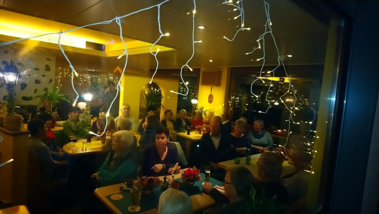 Gasthaus Krone Ubersaxen ภายนอก รูปภาพ