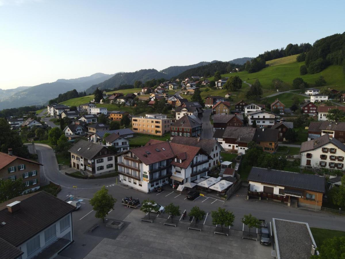 Gasthaus Krone Ubersaxen ภายนอก รูปภาพ