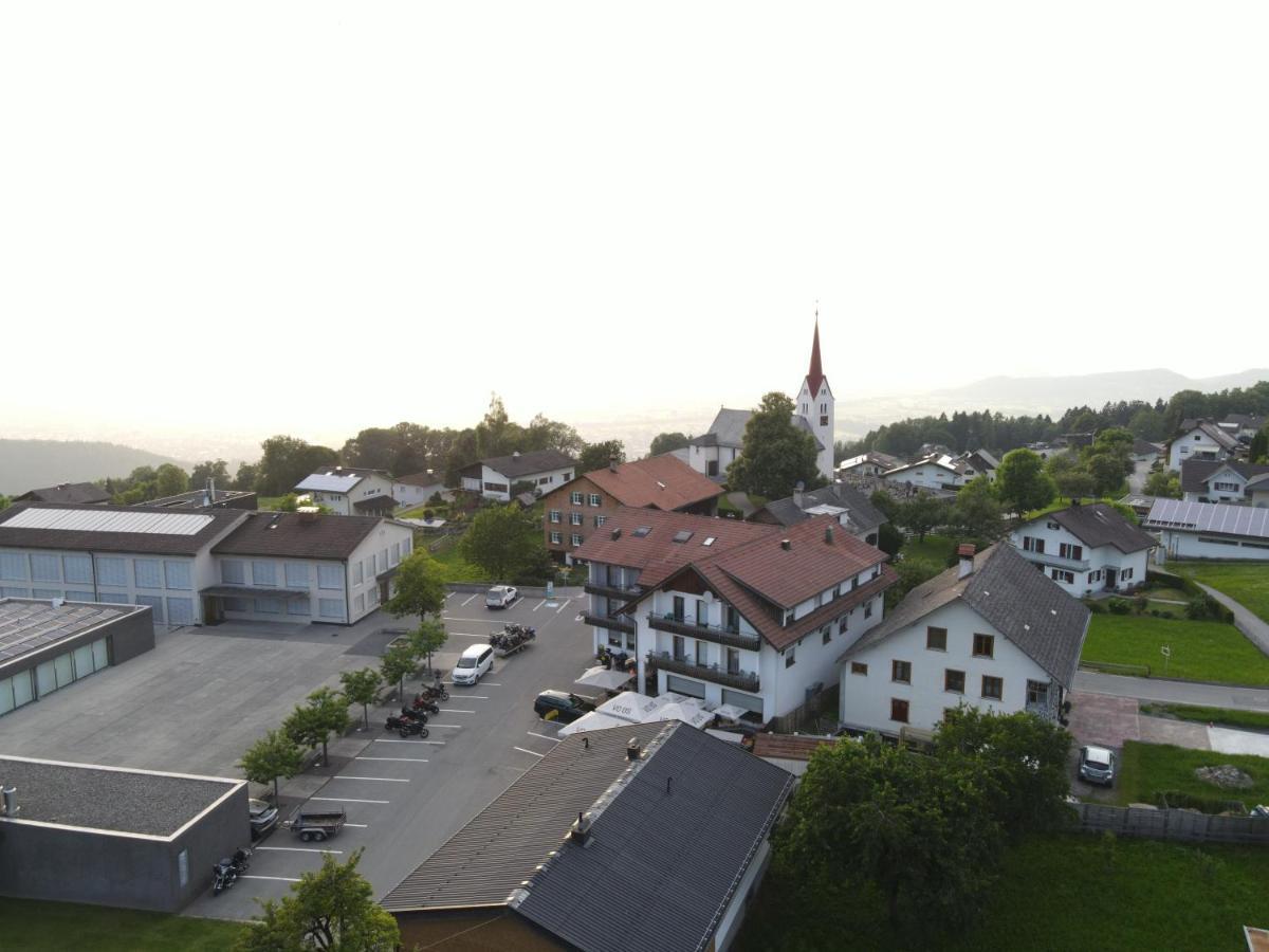 Gasthaus Krone Ubersaxen ภายนอก รูปภาพ